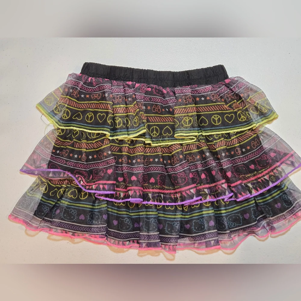 Hello Kitty Girls M Black and Pink Patterned Skirt - Picture 3 of 7